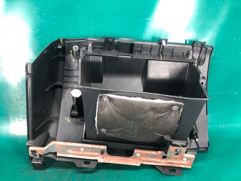 Бардачок 3 BM 13-19 2017 2.0L 4