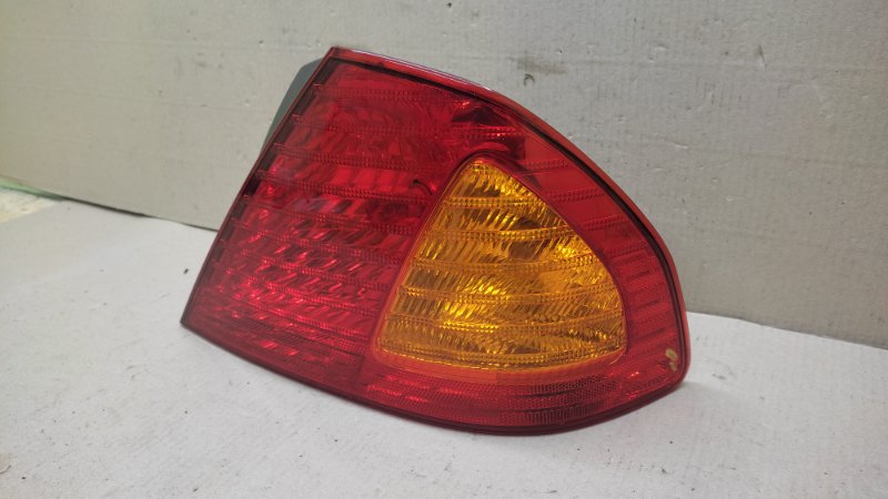 Фонарь наружный правый AVALON 99-05 2000 3.0 1MZFE