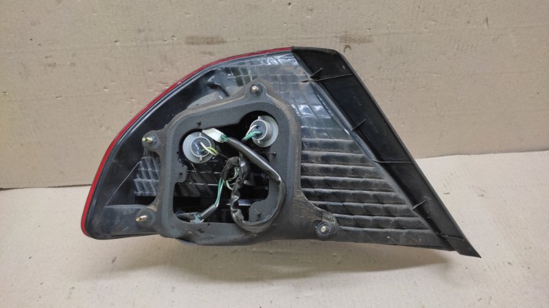 Фонарь наружный правый AVALON 99-05 2000 3.0 1MZFE