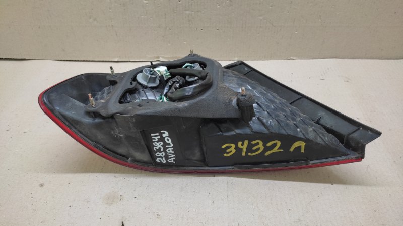 Фонарь наружный правый AVALON 99-05 2000 3.0 1MZFE