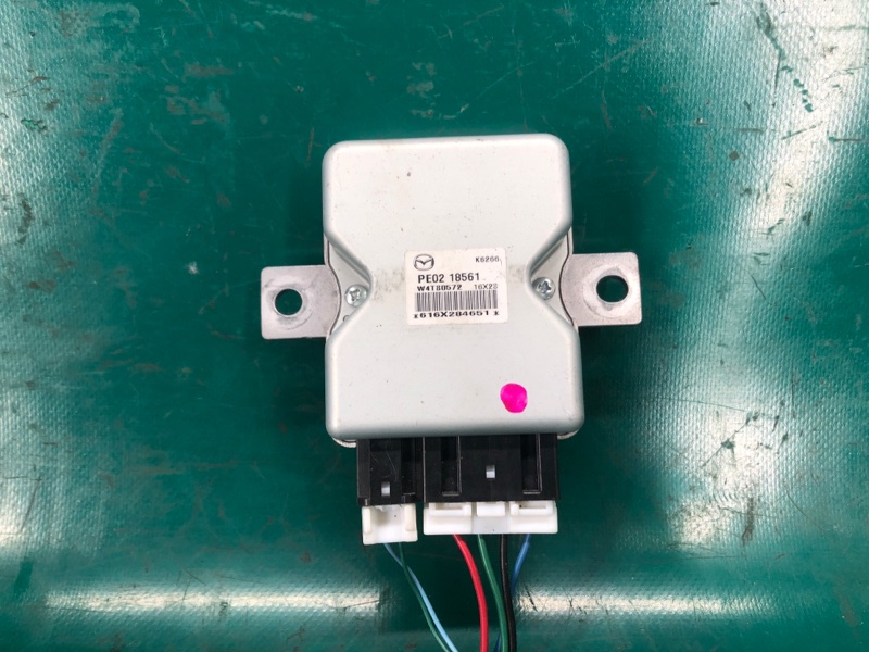 Блок управления топливным насосом MAZDA 3 BM 13-19 2017 2.0L 4 PE02-18-561 Б/У