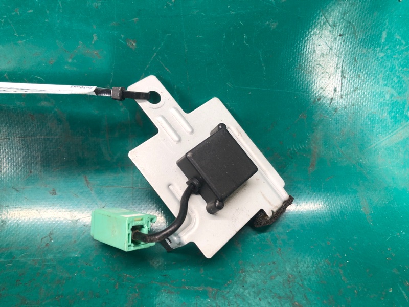 Антенна MAZDA 3 BM 13-19 2017 2.0L 4 BJS8-66-DY0A Б/У