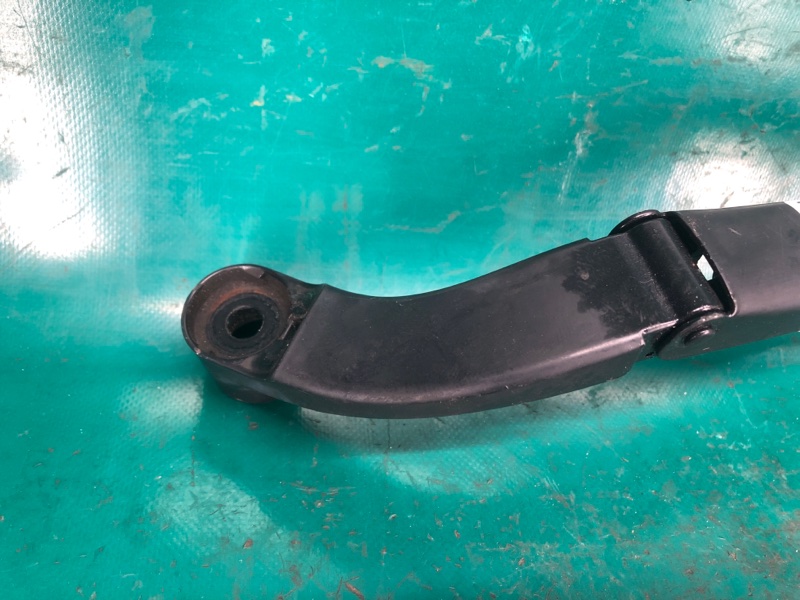 Поводок стеклоочистителя передний правый 3 BM 13-19 2017 2.0L 4