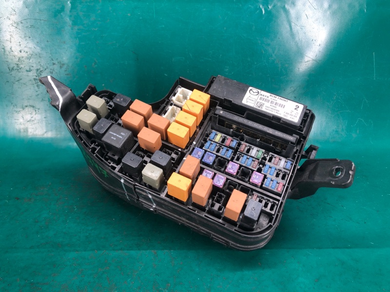 Блок предохранителей моторный отсек MAZDA 3 BM 13-19 2017 2.0L 4 BHR1-66-767 Б/У