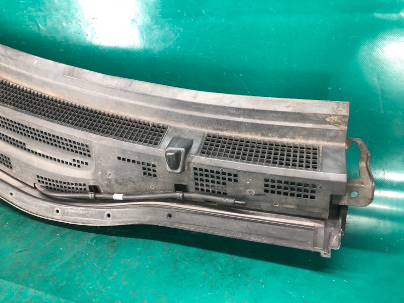 Пластик под лобовое стекло / Жабо правый MAZDA 3 BM 13-19 2.0L 4 Пластик под лобовое стекло / Жабо правый MAZDA 3 BM 13-19 2.0L 4