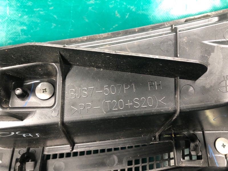 Пластик под лобовое стекло / Жабо правый 3 BM 13-19 2017 2.0L 4 Пластик под лобовое стекло / Жабо правый 3 BM 13-19 2017 2.0L 4