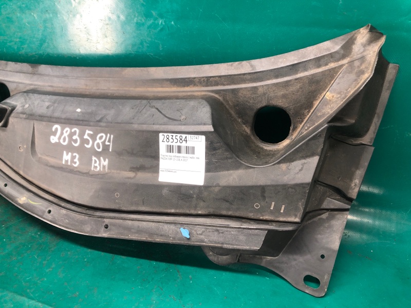 Пластик под лобовое стекло / Жабо левый 3 BM 13-19 2017 2.0L 4