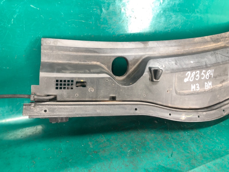 Пластик под лобовое стекло / Жабо левый MAZDA 3 BM 13-19 2.0L 4