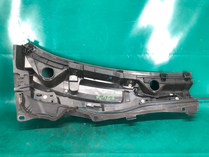 Пластик под лобовое стекло / Жабо левый 3 BM 13-19 2017 2.0L 4