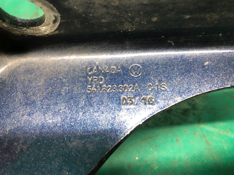 Петля капота правая PASSAT B7 11-15 11/2011 CBTA 2.5L