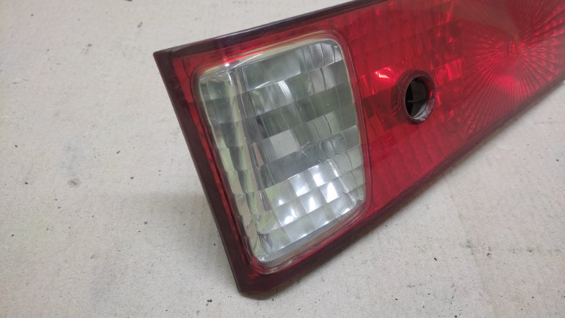 Фонарь внутренний правый CAMRY 20 96-02