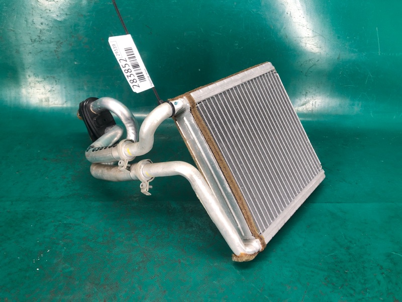 Запчасть радиатор печки VOLKSWAGEN PASSAT B7 11-15 11/2011 CBTA 2.5L 561 819 031 A Б/У Радиатор печки VOLKSWAGEN PASSAT B7 11-15 11/2011 CBTA 2.5L 561 819 031 A Б/У