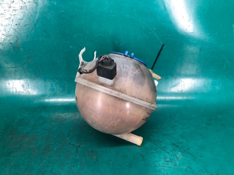 Бачок расширительный PASSAT B7 11-15 11/2011 CBTA 2.5L