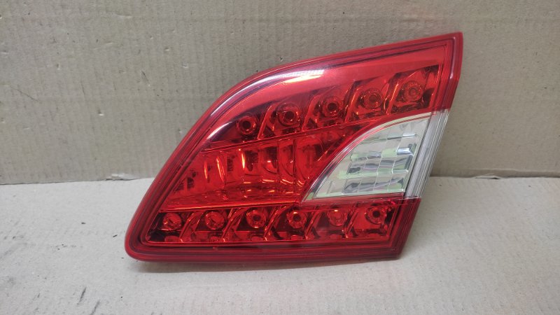 Фонарь внутренний правый NISSAN SENTRA B17 12-21 2013 1.8 MRA8DE 26550-3SH5A Б/У