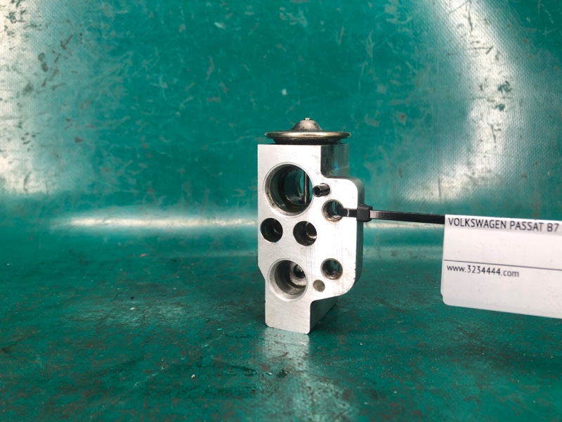 Клапан кондиционера VOLKSWAGEN PASSAT B7 11-15 11/2011 CBTA 2.5L 1K0 820 679 Б/У