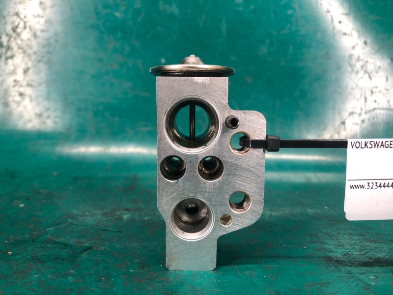 Клапан кондиционера PASSAT B7 11-15 11/2011 CBTA 2.5L