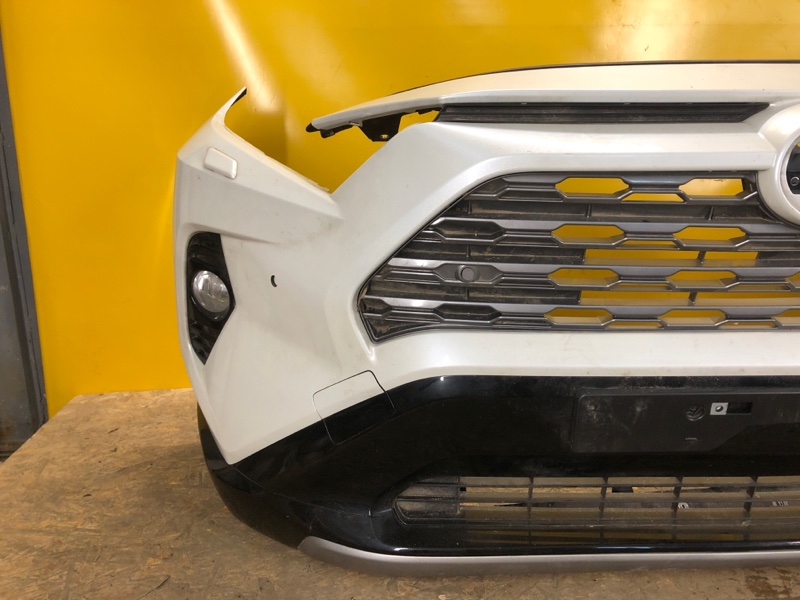 Бампер передний TOYOTA RAV4 18- Бампер передний TOYOTA RAV4 18-