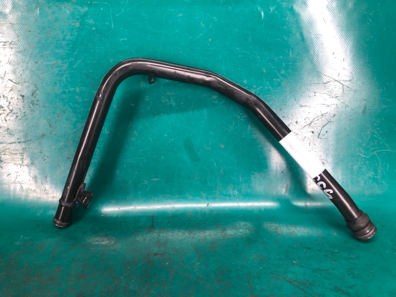 Патрубок системы охлаждения VOLKSWAGEN PASSAT B7 11-15 11/2011 CBTA 2.5L 07K 121 065 N Б/У