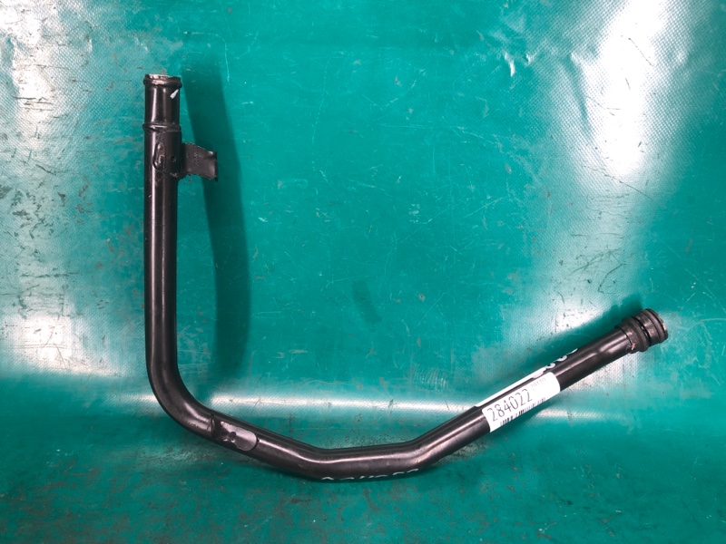 Патрубок системы охлаждения VOLKSWAGEN PASSAT B7 11-15 CBTA 2.5L