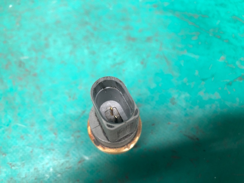 Датчик температуры охлаждающей жидкости VOLKSWAGEN PASSAT B7 11-15 CBTA 2.5L