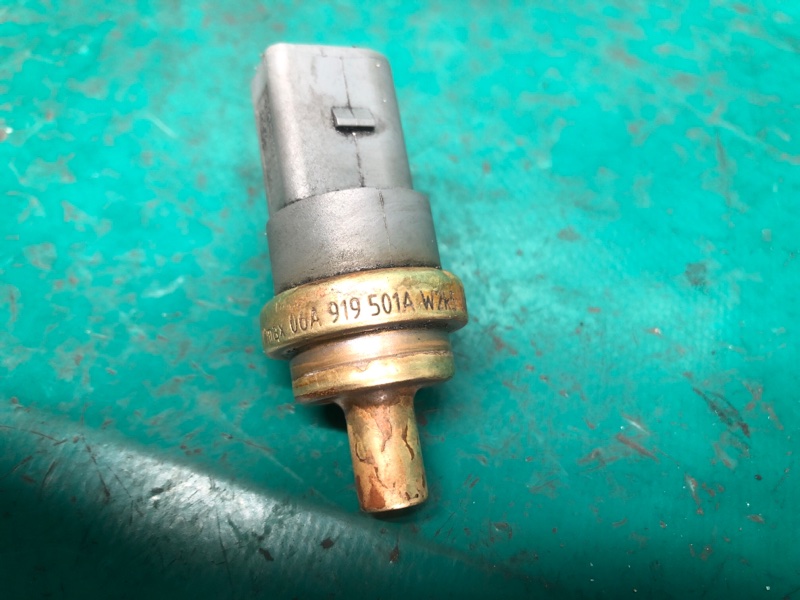 Датчик температуры охлаждающей жидкости PASSAT B7 11-15 11/2011 CBTA 2.5L