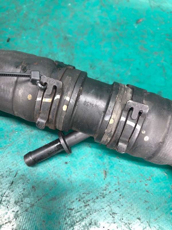 Патрубок системы охлаждения PASSAT B7 11-15 11/2011 CBTA 2.5L