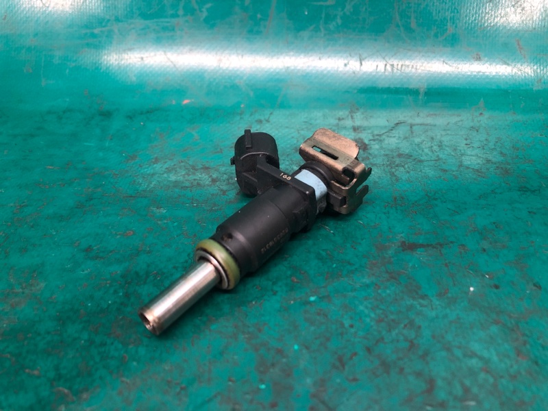 Форсунка топливная VOLKSWAGEN PASSAT B7 11-15 11/2011 CBTA 2.5L 07K 906 031 C Б/У