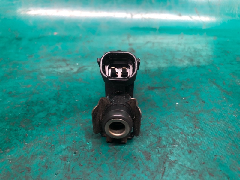 Форсунка топливная PASSAT B7 11-15 11/2011 CBTA 2.5L