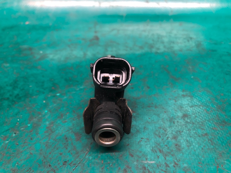 Форсунка топливная PASSAT B7 11-15 11/2011 CBTA 2.5L