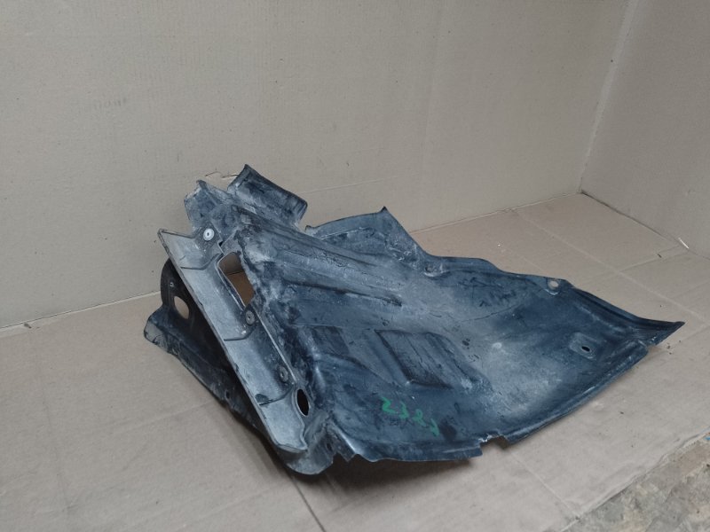 Подкрылок передний правый QUEST S 11-17 2014 Минивен E52 3.5