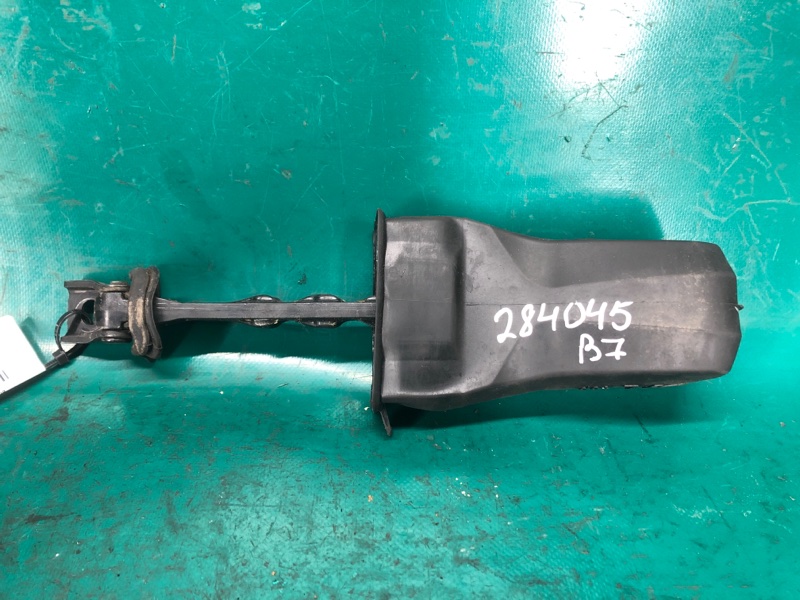 Ограничитель двери передний правый VOLKSWAGEN PASSAT B7 11-15 11/2011 CBTA 2.5L 561 837 249 Б/У