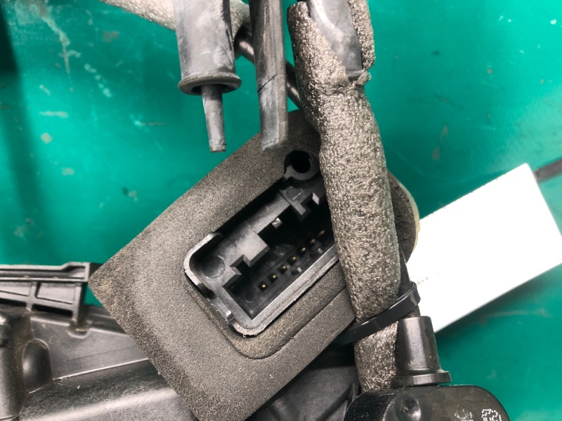 Замок двери передний правый VOLKSWAGEN PASSAT B7 11-15 CBTA 2.5L