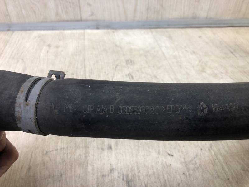 Патрубок системы охлаждения JOURNEY 08-20