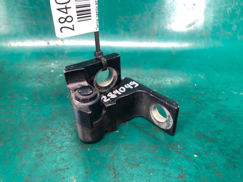 Петля двери верхняя передняя правая VOLKSWAGEN PASSAT B7 11-15 11/2011 CBTA 2.5L 7N0 831 402 Б/У