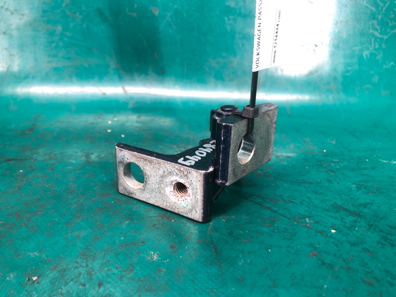 Петля двери верхняя передняя правая PASSAT B7 11-15 11/2011 CBTA 2.5L