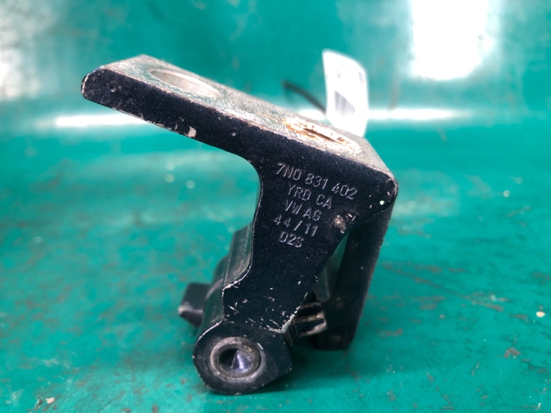 Петля двери верхняя задняя правая VOLKSWAGEN PASSAT B7 11-15 CBTA 2.5L