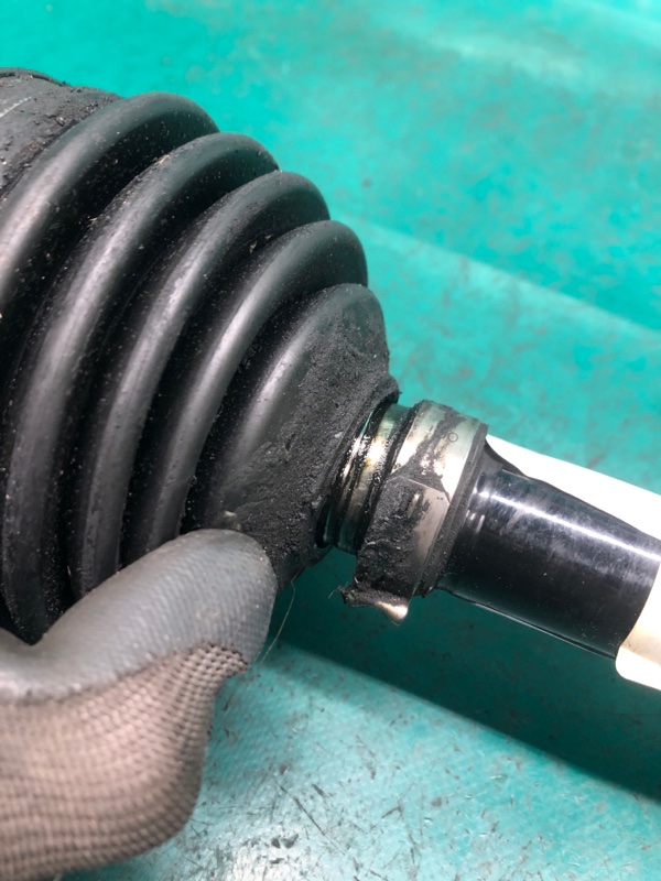 Привод передний левый PASSAT B7 11-15 11/2011 CBTA 2.5L