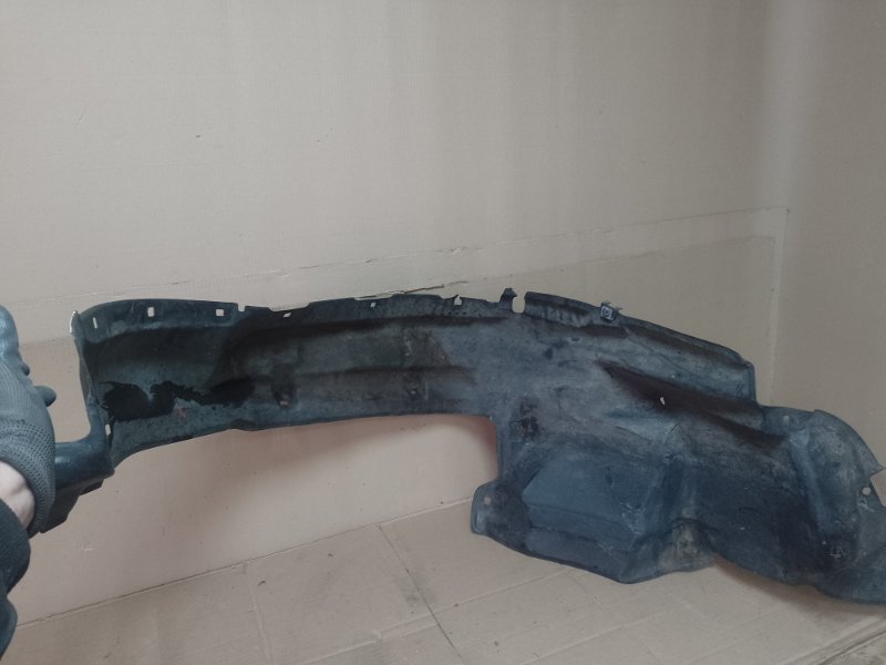 Подкрылок передний правый TOYOTA SEQUOIA 01-07