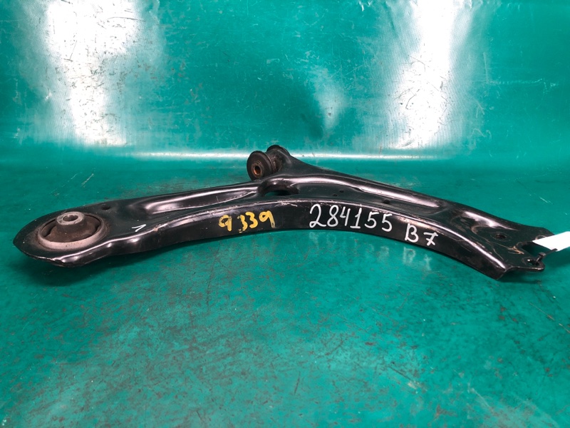 Рычаг передней подвески нижний передний правый VOLKSWAGEN PASSAT B7 11-15 CBTA 2.5L