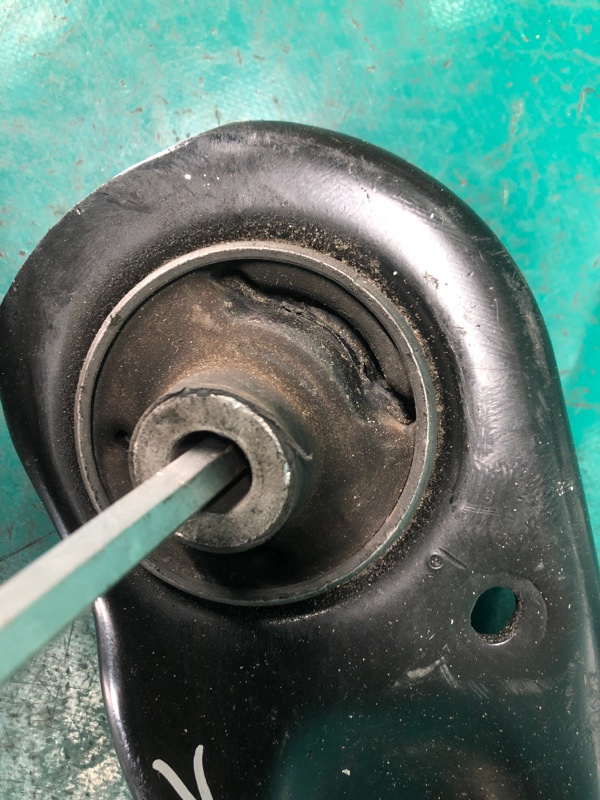 Рычаг передней подвески нижний передний правый PASSAT B7 11-15 11/2011 CBTA 2.5L