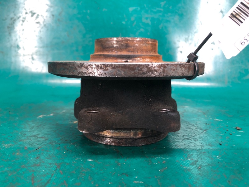 Ступица передняя левая PASSAT B7 11-15 11/2011 CBTA 2.5L