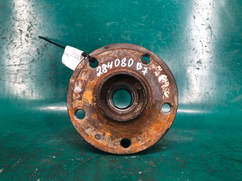 Ступица передняя правая VOLKSWAGEN PASSAT B7 11-15 11/2011 CBTA 2.5L 5K0 498 621 Б/У