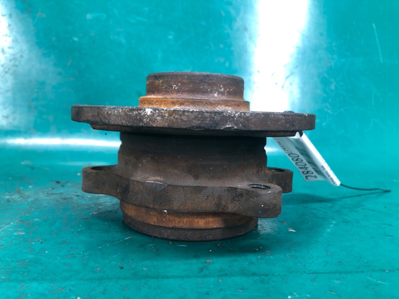 Ступица передняя правая PASSAT B7 11-15 11/2011 CBTA 2.5L