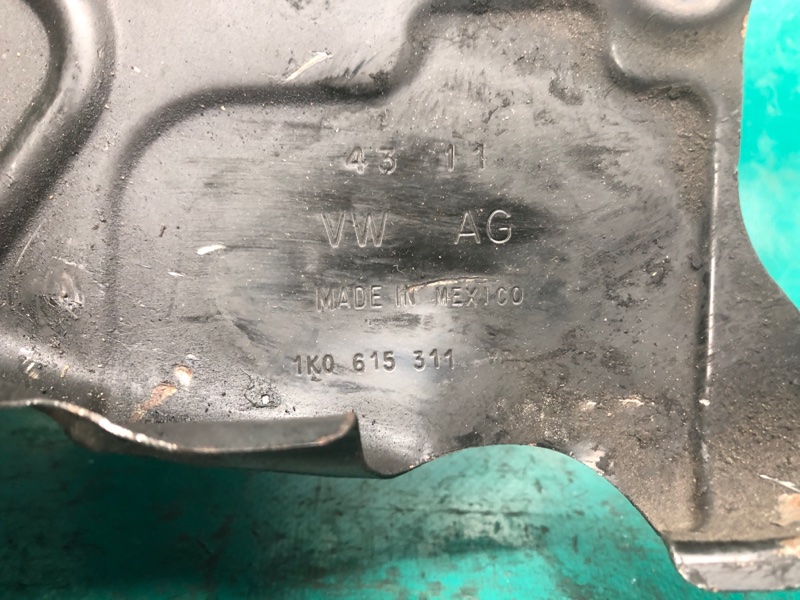 Защита тормозного диска передняя левая VOLKSWAGEN PASSAT B7 11-15 CBTA 2.5L