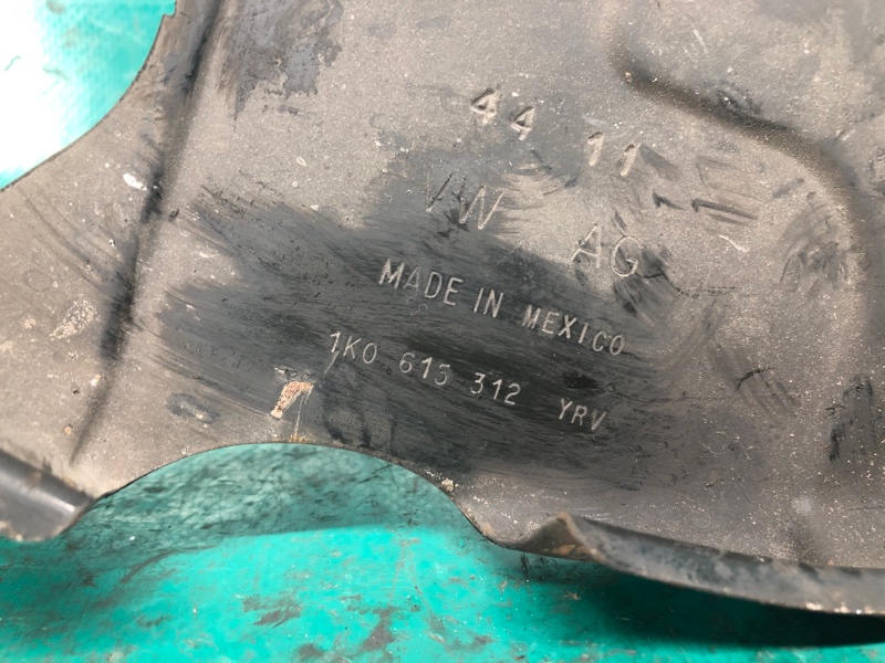 Защита тормозного диска передняя правая VOLKSWAGEN PASSAT B7 11-15 CBTA 2.5L