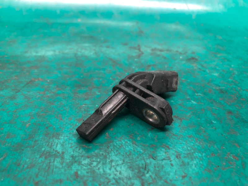 Датчик ABS передний левый VOLKSWAGEN PASSAT B7 11-15 CBTA 2.5L Датчик ABS передний левый VOLKSWAGEN PASSAT B7 11-15 CBTA 2.5L