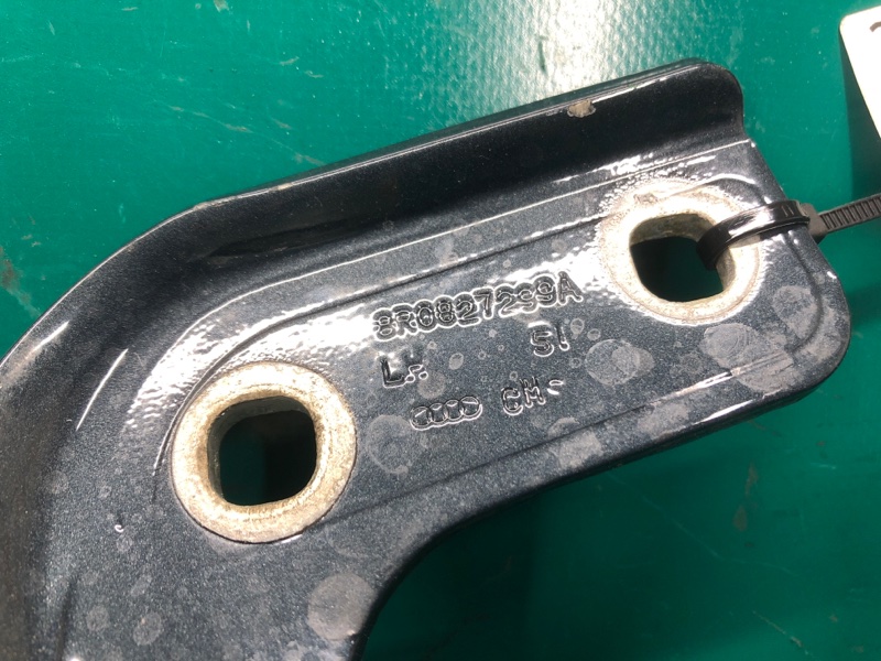 Петля крышки багажника левая AUDI Q5 08-16 CAEB 2.0T