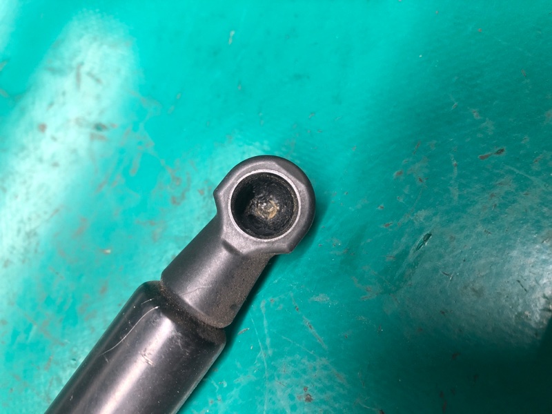 Амортизатор капота левый Q5 08-16 2011 CAEB 2.0T