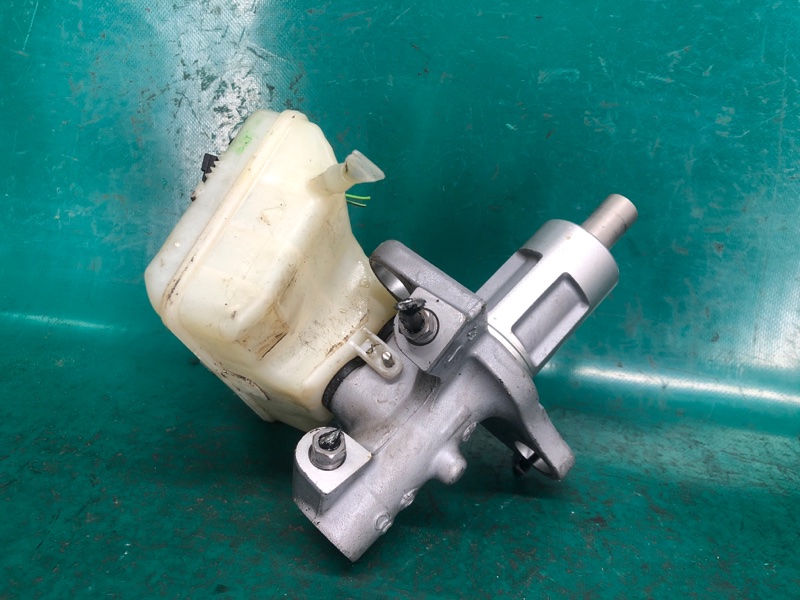 Главный тормозной цилиндр Q5 08-16 2011 CAEB 2.0T Главный тормозной цилиндр Q5 08-16 2011 CAEB 2.0T