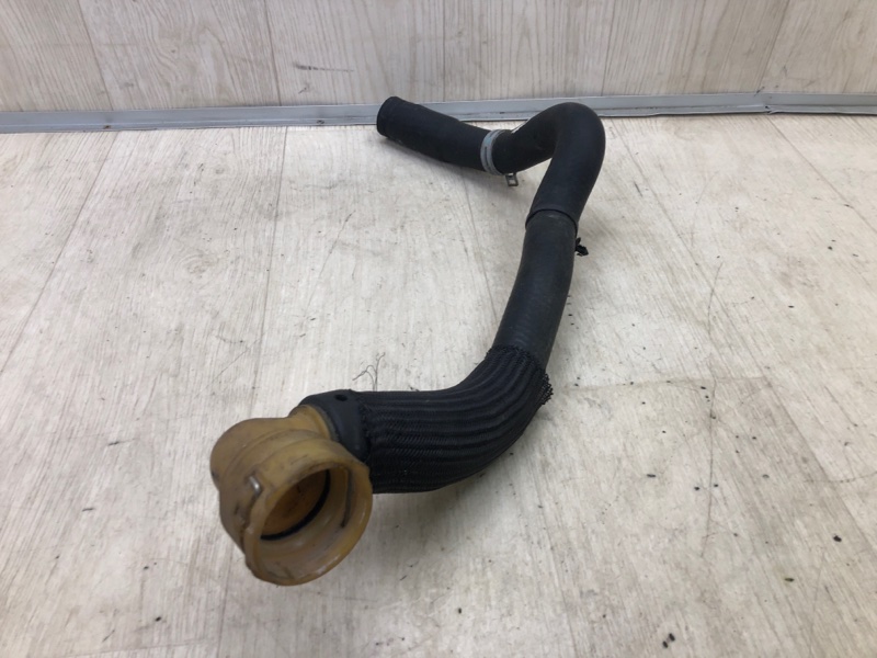 Патрубок системы охлаждения FORD ESCAPE 12-19 Патрубок системы охлаждения FORD ESCAPE 12-19